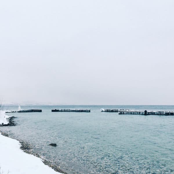 Les rives du lac de Neuchâtel sous la neige