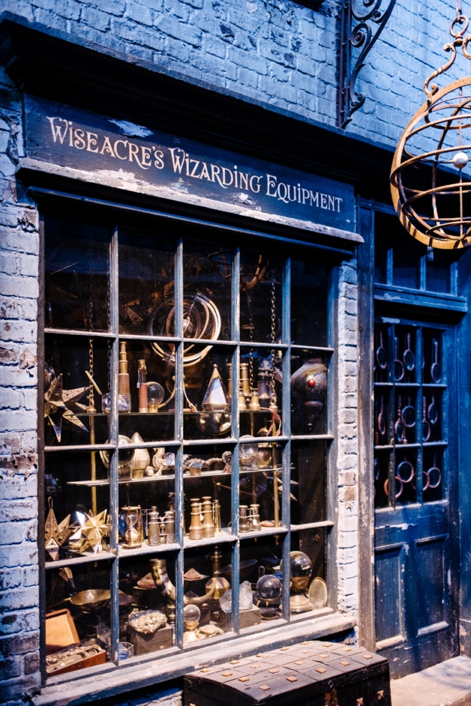 Visite des Studios Harry Potter à Londres – Boutique d'accessoires de magie sur le Chemin de Traverse