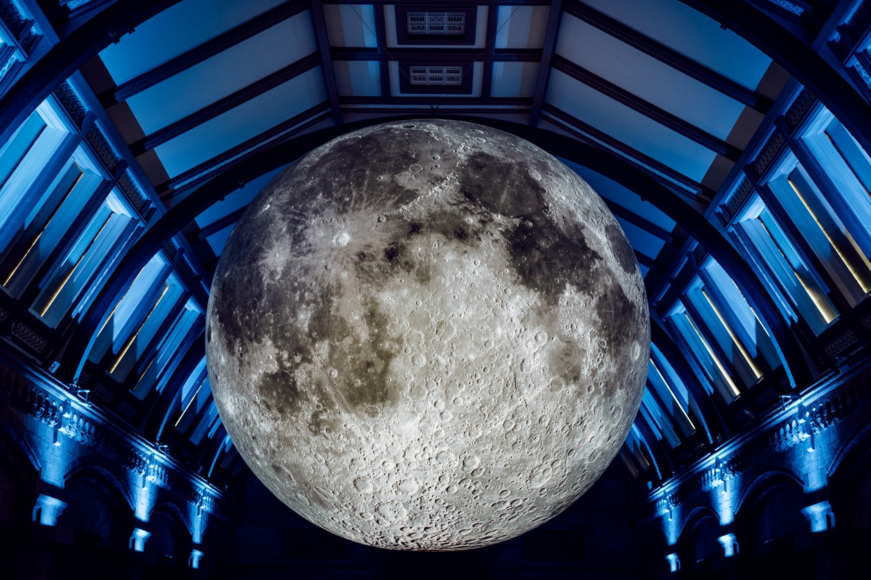 L'installation "Museum of the Moon" de Luke Jerram au Musée d'Histoire Naturelle de Londres