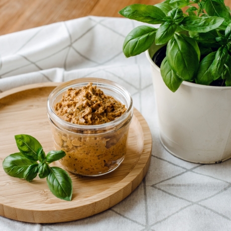 Pesto rosso végétalien aux graines de tournesol