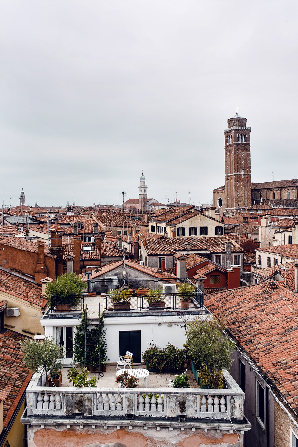 Vue sur les toits de Venise et la Basilique dei Frari