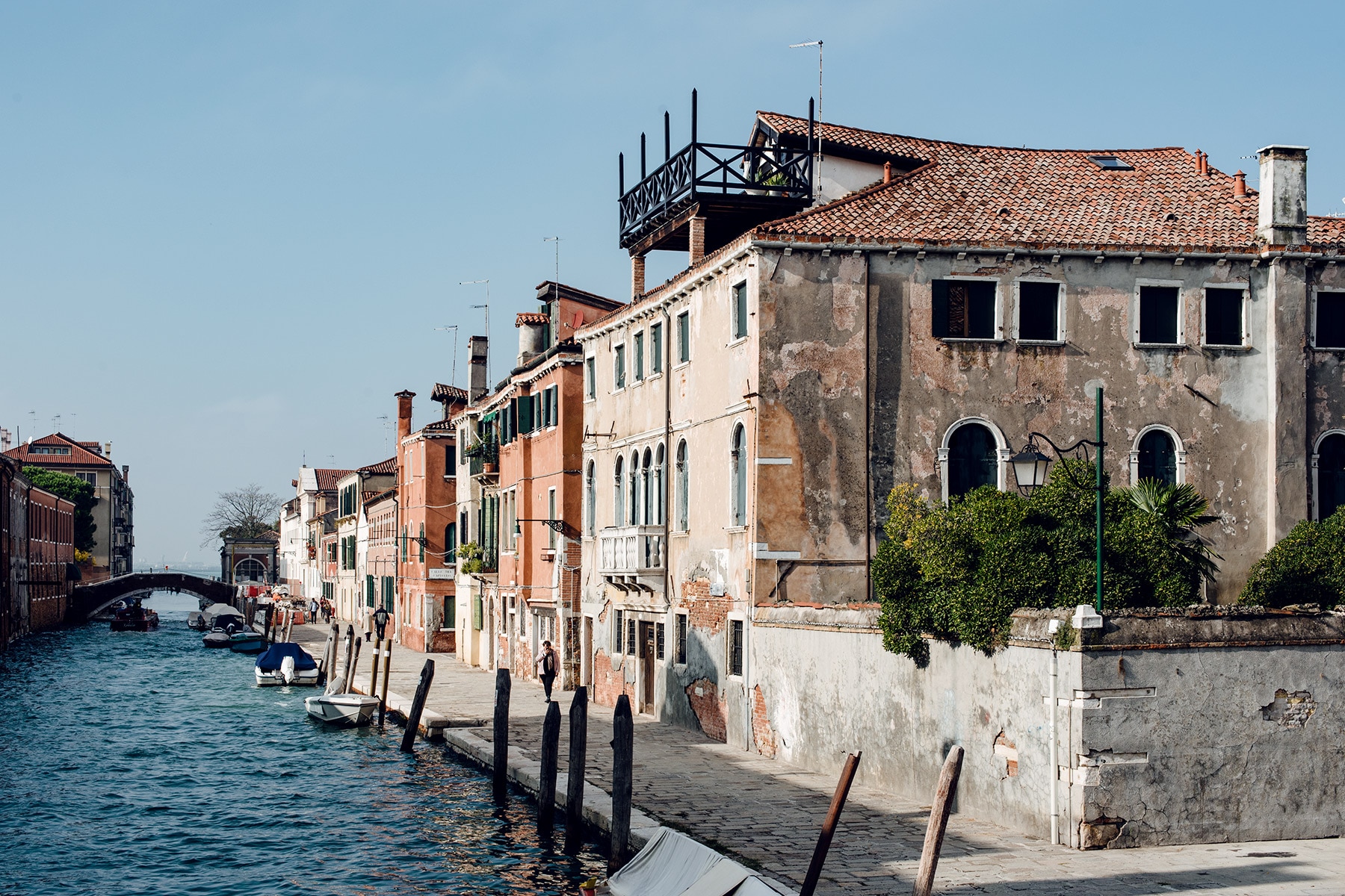 Balade le long des quais du quartier de Cannaregio à Venise