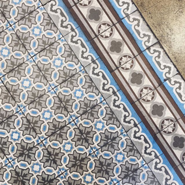 #PassionCarrelage (ça faisait longtemps) dans la belle Gare de Lyon St-Paul 😍

———
#IHaveThisThingWithFloors #Tiles #OldFlooringLove #Architecture #Lyon